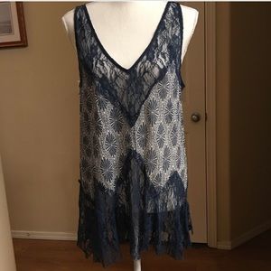 Free People blue & white top sz M